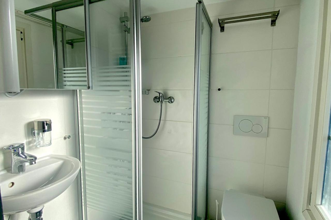 Апарт готель Roessli Self Check In 24-7 Free Parking Unterageri Екстер'єр фото